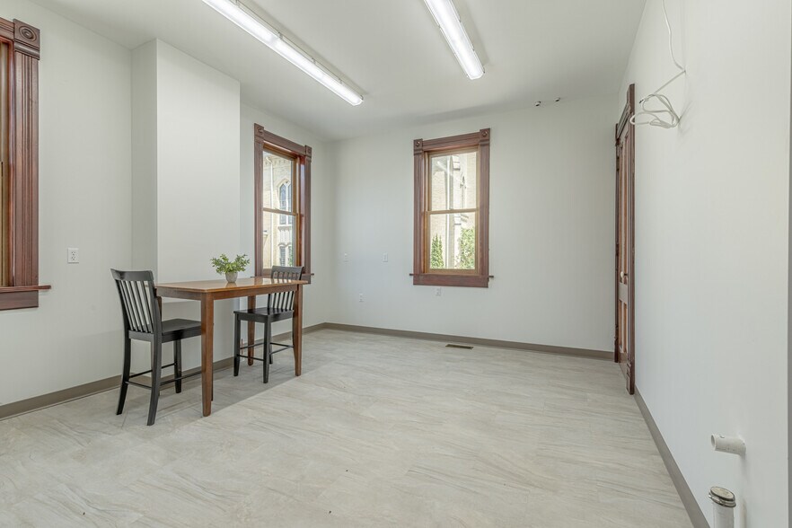 More Photos Of 1303 11th St, Monroe Storefront Retail Office For Lease