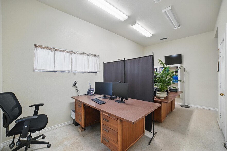 More Photos Of , Seagoville Flex For Sale