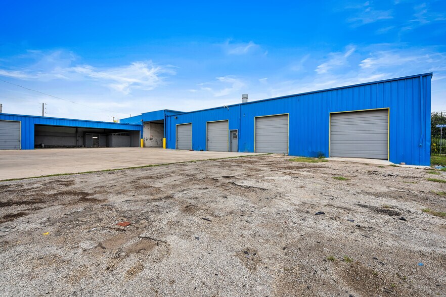 More Photos Of 103 Blanco Rd, San Antonio Auto Repair For Lease