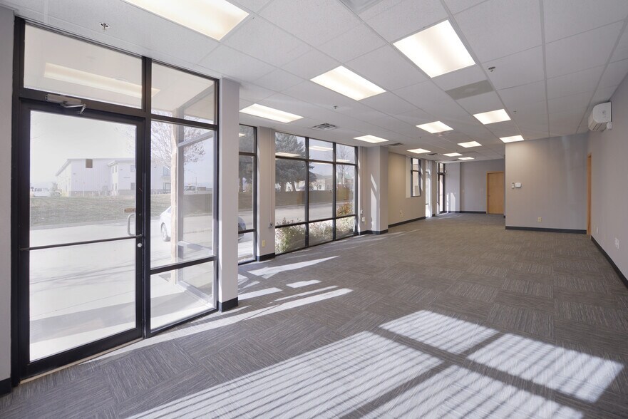 More Photos Of 6748 N Franklin Ave, Loveland Flex For Lease