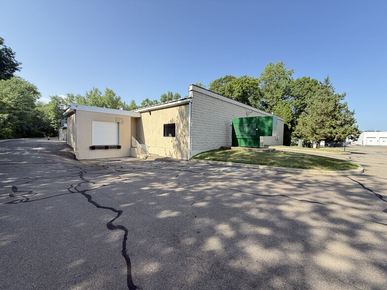 More Photos Of 20 Commercial St, Branford Research And Development For Lease