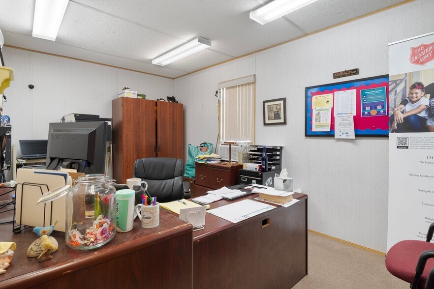 More Photos Of 15464 Cortez Blvd, Brooksville Unknown For Lease