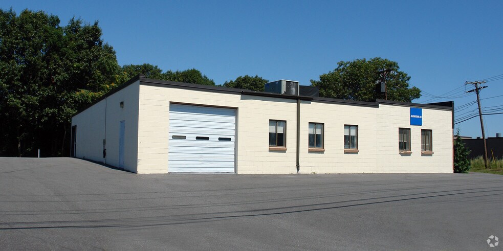 More Photos Of 20 Torrice Dr, Woburn Warehouse For Lease