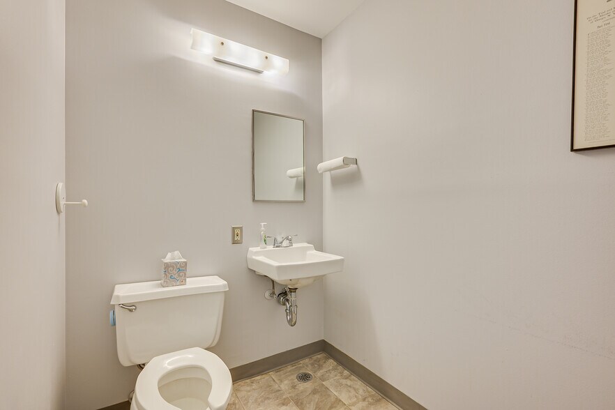More Photos Of 11 Clyde Rd, Somerset Office For Sale