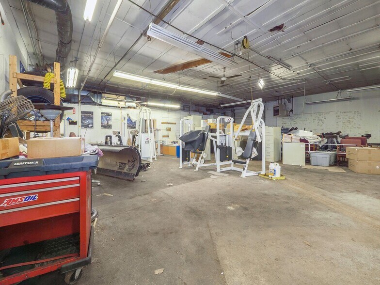 More Photos Of 600 N Clark St, Albion Auto Dealership For Sale