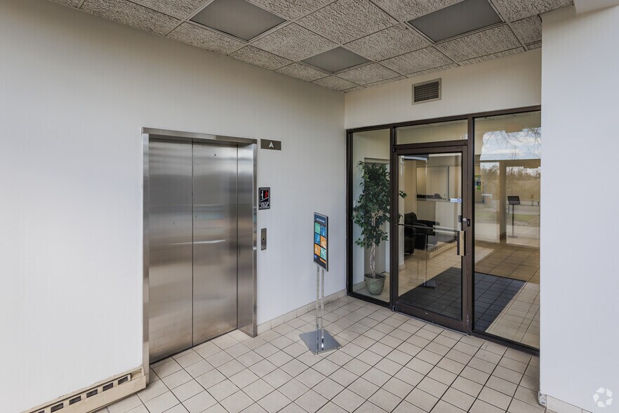 More Photos Of 400 Commerce Blvd, Carlstadt Warehouse For Lease