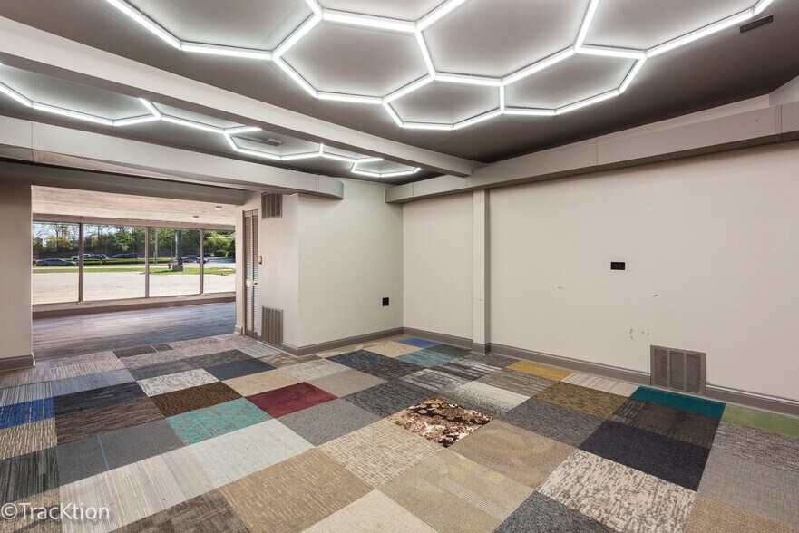 More Photos Of 10709 N Main St, Richmond General Retail For Sale