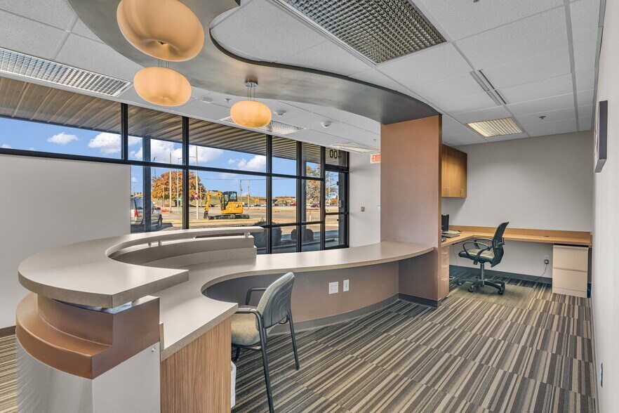 More Photos Of 400 SE Jefferson St, Topeka Flex For Sale