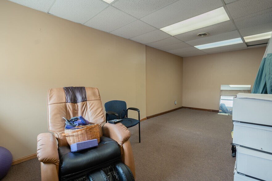 More Photos Of 520 E 8th St, Anderson Office For Lease