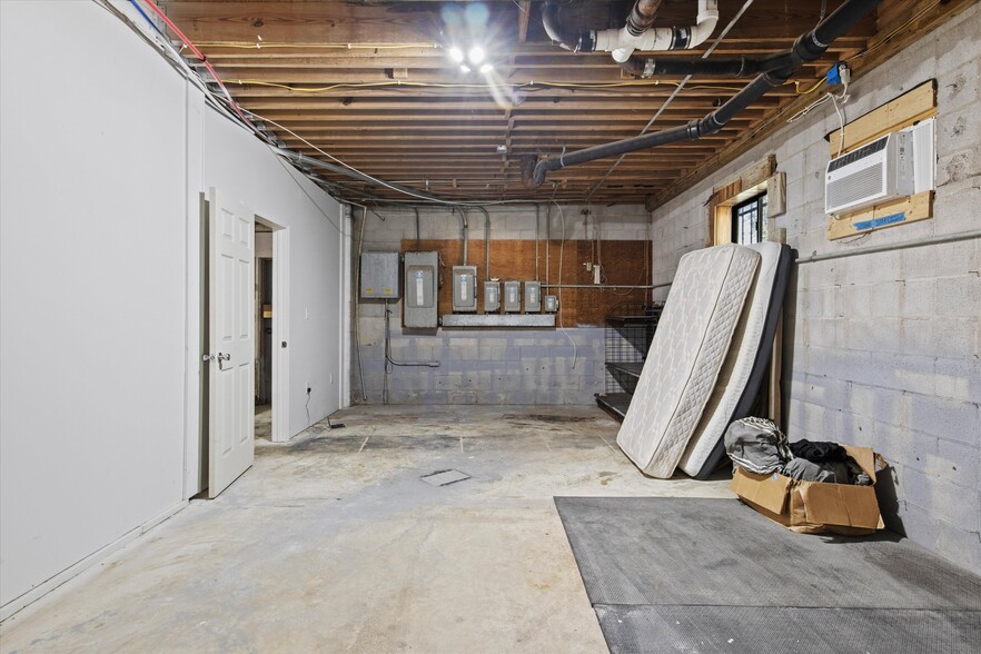 More Photos Of 1355 E Lafayette St, Tallahassee Veterinarian Kennel For Sale