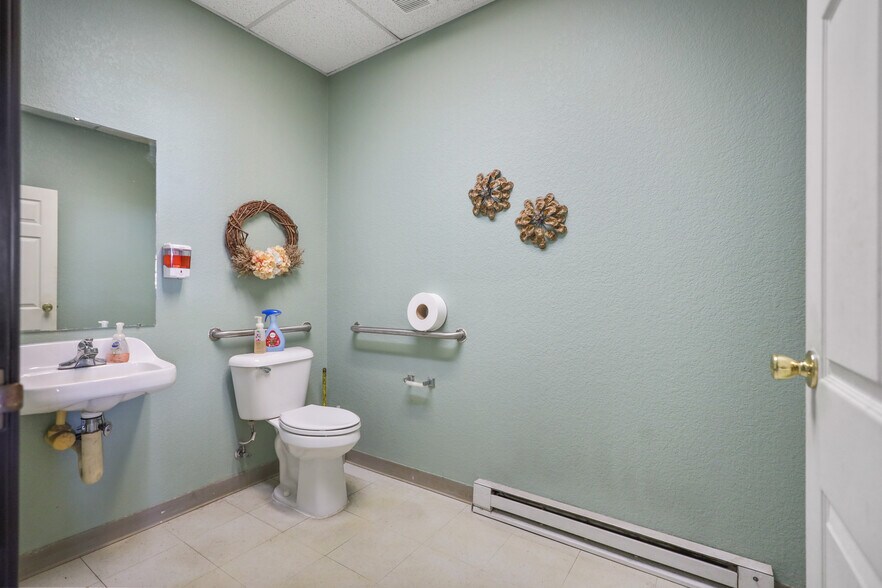 More Photos Of 854 Baseline Pl, Brighton Warehouse For Lease