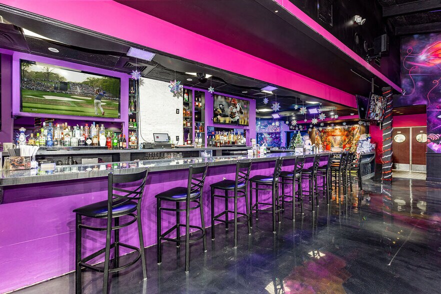 More Photos Of 1805 W 1st St, Springfield Restaurant For Sale