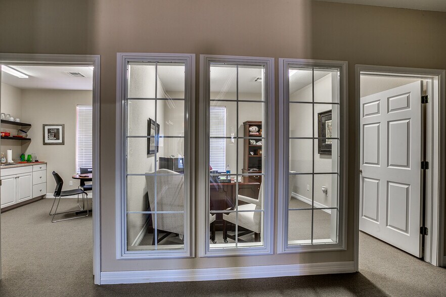 More Photos Of 1120 Rambling Oaks Dr, Norman Office For Lease