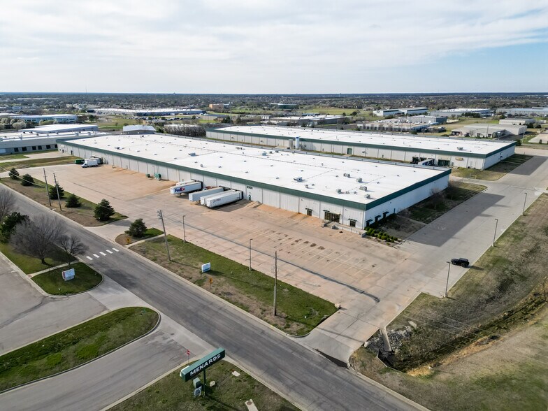 More Photos Of 8908 E 34th St, Wichita Warehouse For Lease