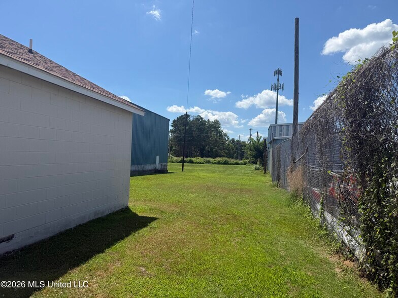 More Photos Of 1405 Kmart Plaza Dr, Yazoo City Movie Theatre For Sale