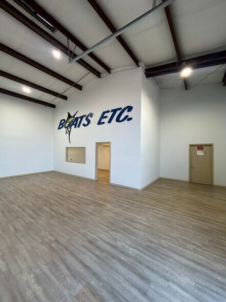 More Photos Of 331 Highway 146 S, La Porte Warehouse For Lease
