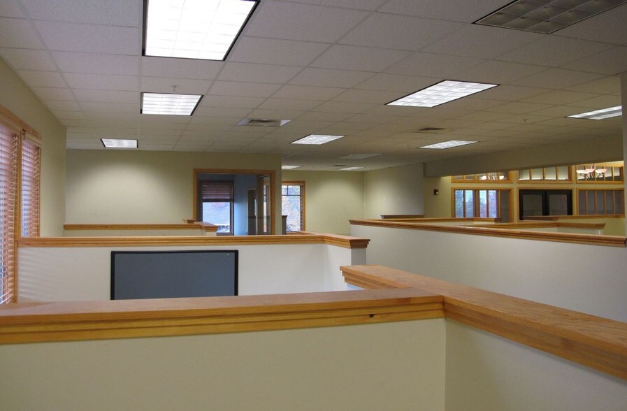 More Photos Of 525 SW Umatilla St, Redmond Office For Sale