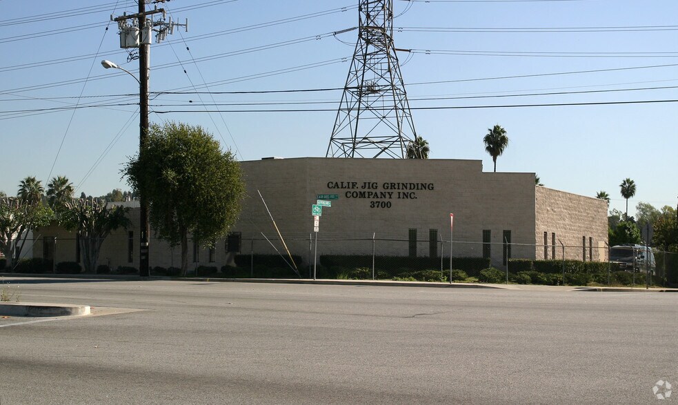 Primary Photo Of 3666 San Gabriel River Pky, Pico Rivera Warehouse For Lease