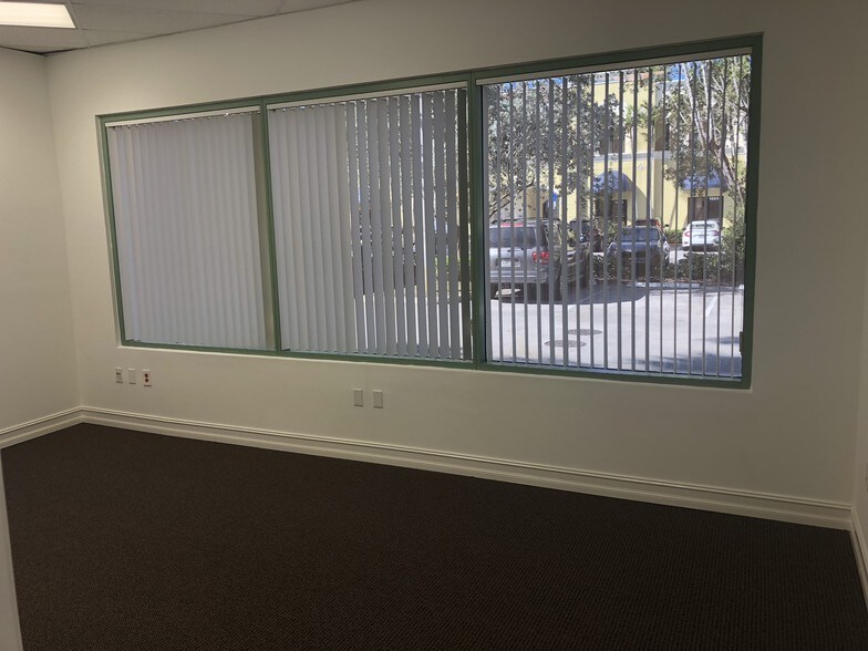 More Photos Of 1565 N Park Dr, Weston Office For Lease