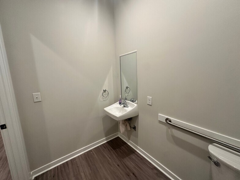 More Photos Of 6110 McFarland Station Dr, Alpharetta Medical For Lease