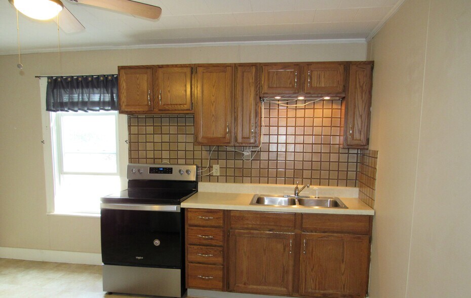 More Photos Of 12 Lindell Ave, Leominster General Retail For Sale