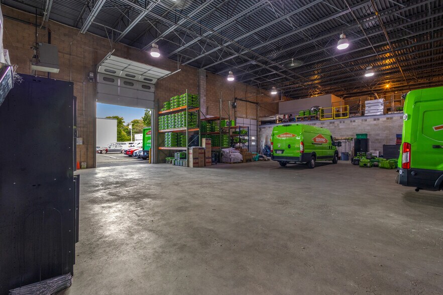 More Photos Of 815A Woburn St, Wilmington Warehouse For Lease