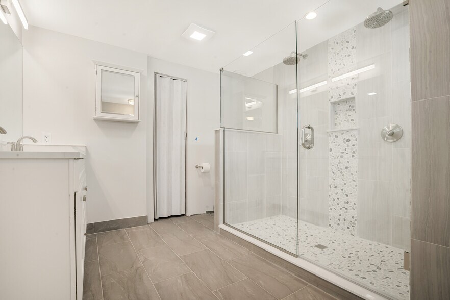 More Photos Of 2649 Lake Dr, Riviera Beach Apartments For Sale