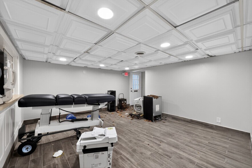 More Photos Of 1701 Wynwood Dr, Cinnaminson Medical For Sale