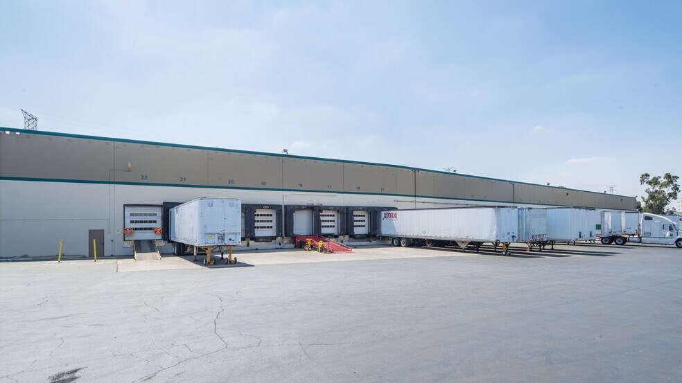 More Photos Of 9500 El Dorado Ave, Sun Valley Warehouse For Lease
