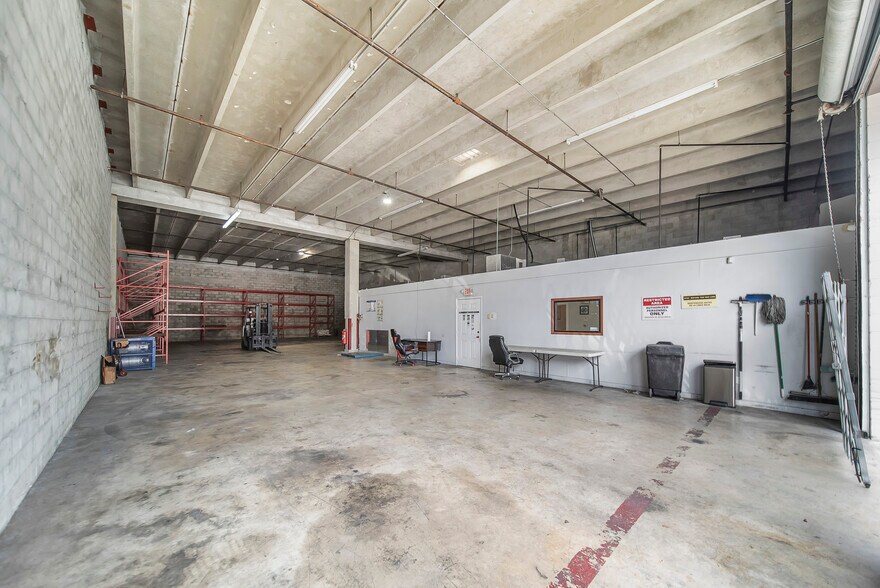 More Photos Of 3018 NW 79th Ave, Doral Warehouse For Lease