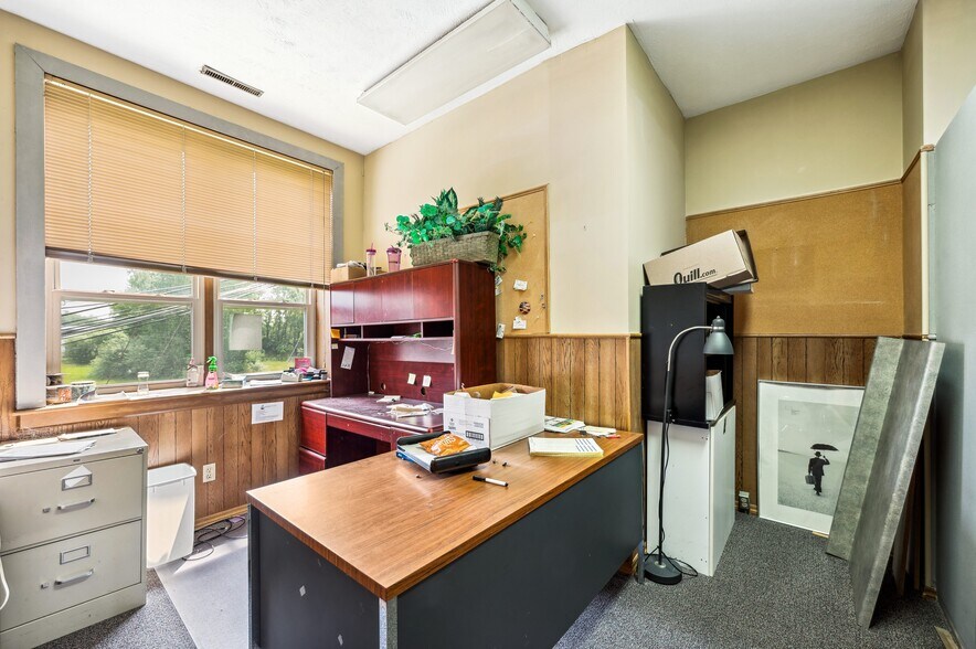 More Photos Of 207 Hawthorne Ave, Saint Joseph Warehouse For Sale