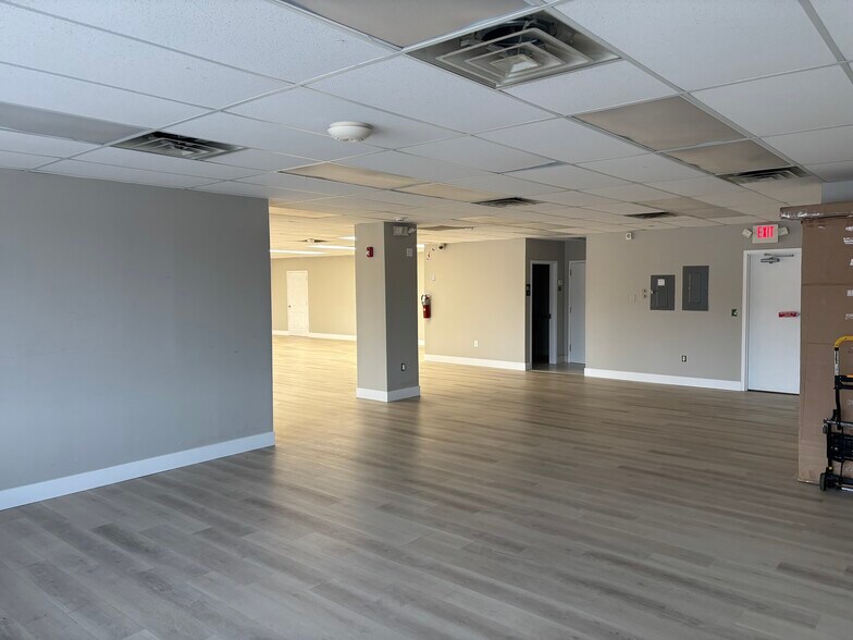 More Photos Of 662 Goffle Rd, Hawthorne Unknown For Lease