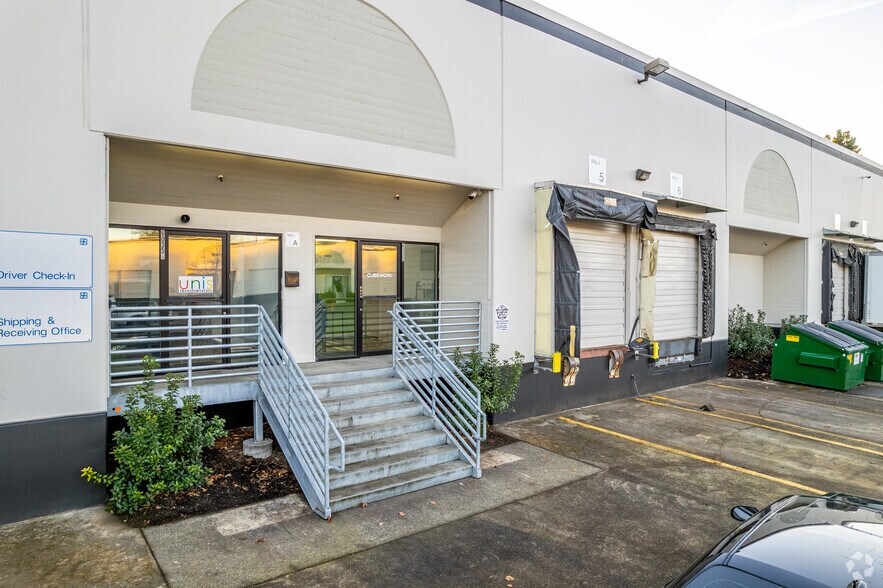 More Photos Of 6035 NE 92nd Dr, Portland Warehouse For Lease