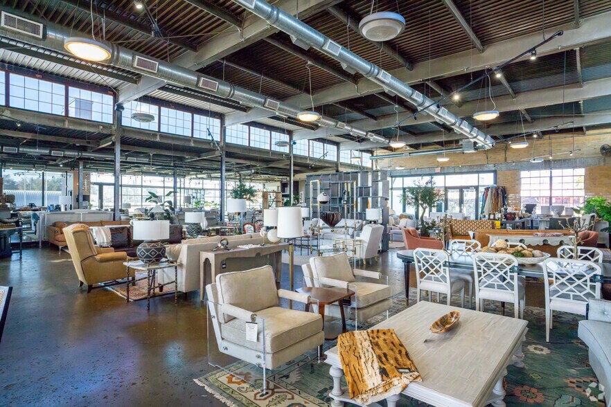 More Photos Of 401 S Main St, Bryan General Retail For Sale