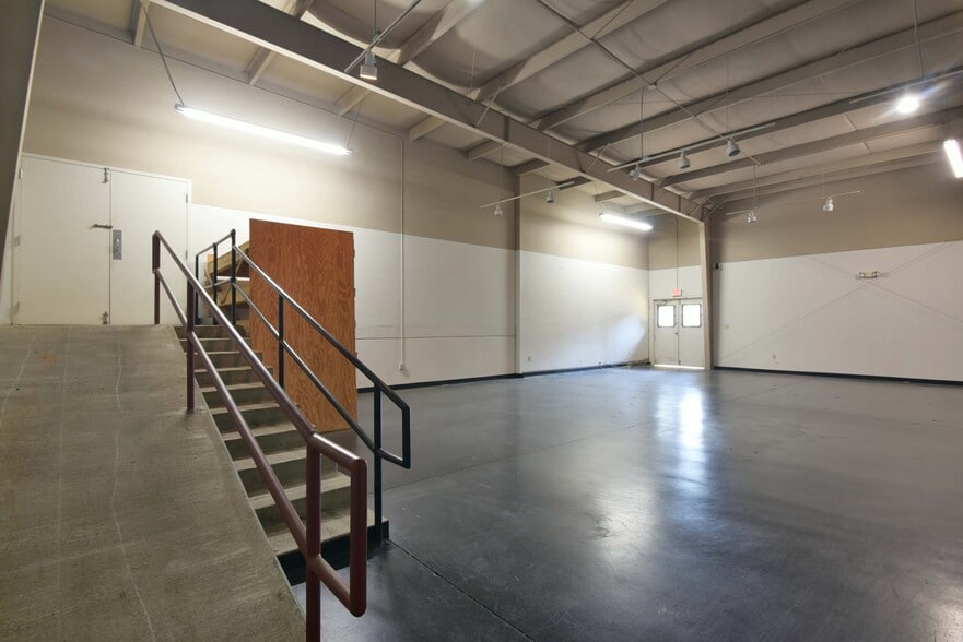 More Photos Of 511 W Broad Ave, Albany General Retail For Sale