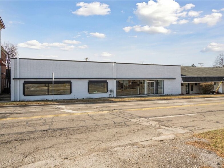 Primary Photo Of 1107 Crooks Rd, Royal Oak Storefront For Lease