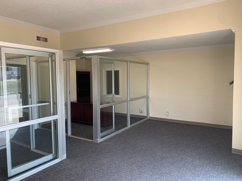 More Photos Of 123 E Plymouth Rd, Columbus Industrial For Lease