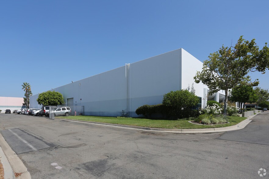 More Photos Of 16901 Armstrong Ave, Irvine Warehouse For Lease