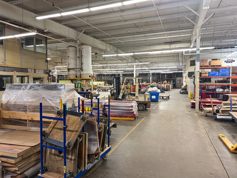 More Photos Of 1674 N Industrial Ave, Ottawa Manufacturing For Sale