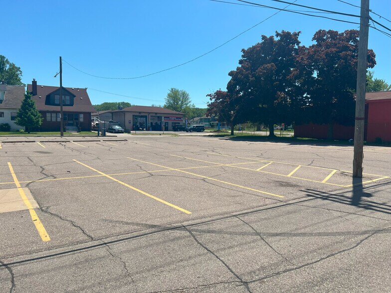 More Photos Of 60 Southfield Rd, Ecorse Bank For Sale