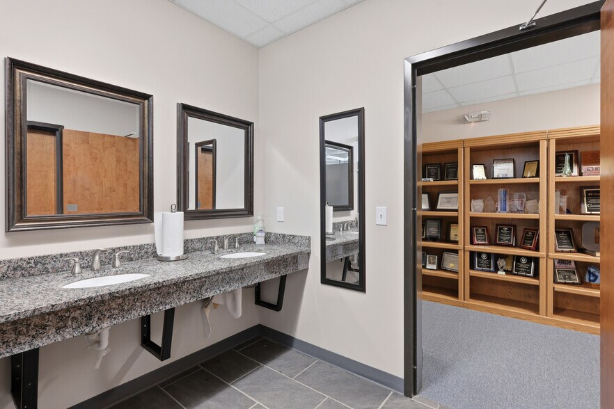 More Photos Of 1105 8th Court St SE, Hickory Office For Sale