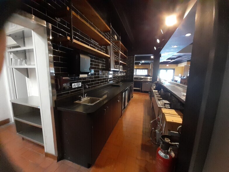 More Photos Of 5101 E Colonial Dr, Orlando Restaurant For Sale