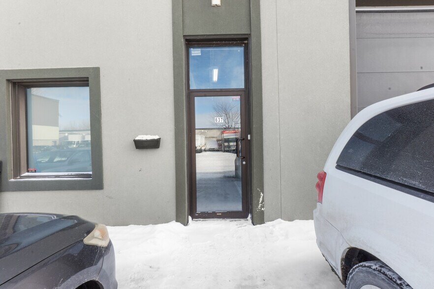 More Photos Of 609-649 Montée De Liesse, Saint-Laurent Warehouse For Sale