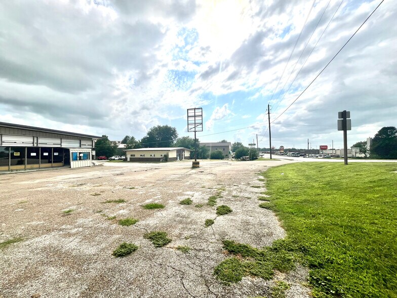 More Photos Of 1709-1713 E 7th St, Atlantic General Retail For Sale