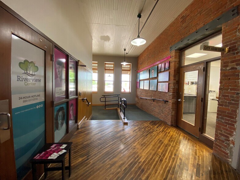 More Photos Of 1789 Elm St, Dubuque Medical For Lease