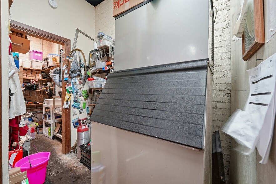 More Photos Of 212 20th St, Huntington Storefront Retail Residential For Sale