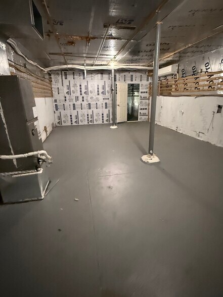 More Photos Of 136 Silver Lake Ave, Providence Warehouse For Lease