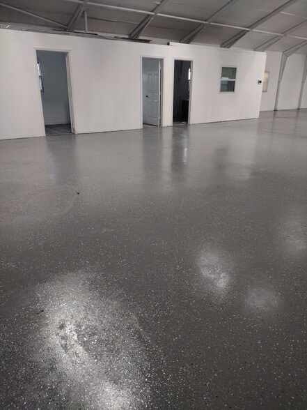More Photos Of 11118 S Cleveland Ave, Fort Myers Warehouse For Lease