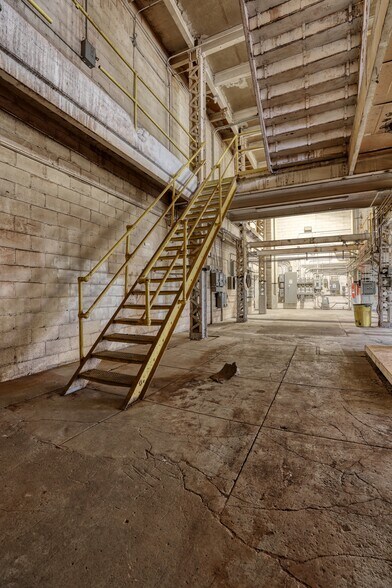 More Photos Of 1457 Coffeen, Sheridan Warehouse For Sale