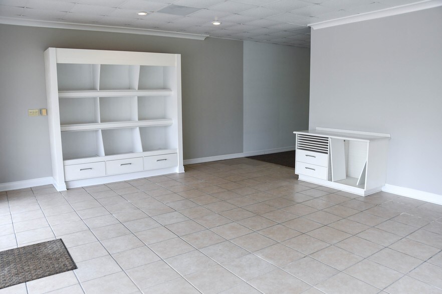 More Photos Of 7043 Satsuma Dr, Houston Warehouse For Lease